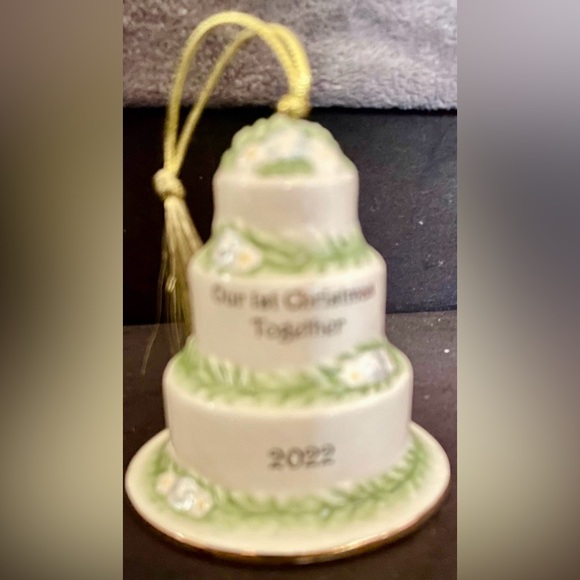 LENOX 2022 CHRISTMAS ORNAMENT - Picture 3 of 5